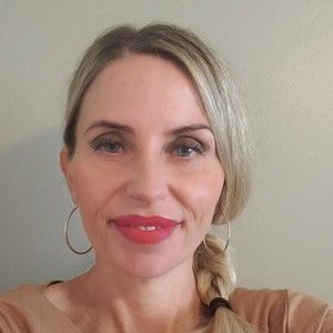 Meet your Posher, Holly